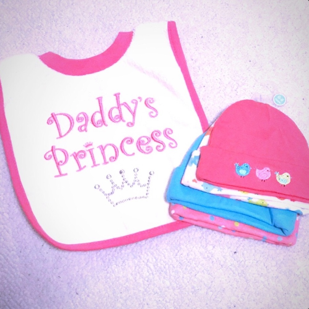 DADDY’S PRINCESS BIB w/ 4 pack hat BUNDLE!!😍😍